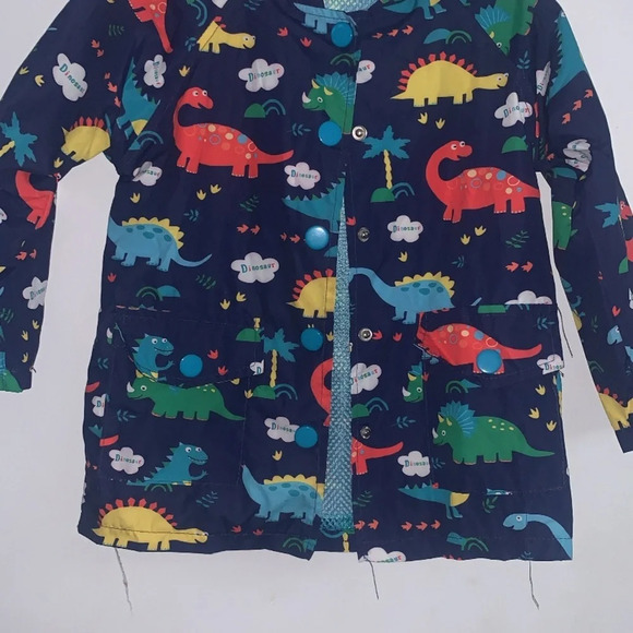Boys 4T-5T raincoat like new - Picture 2 of 5